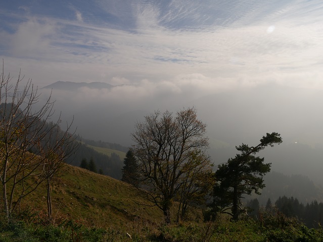 Berglandschaft mit Sonne und Nebel