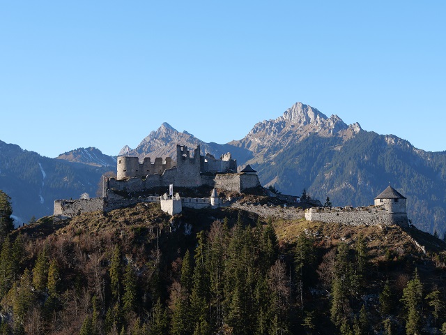 Burgenwelt Ehrenberg - Blick von der Highline 179 auf die Burgruine Ehrenberg