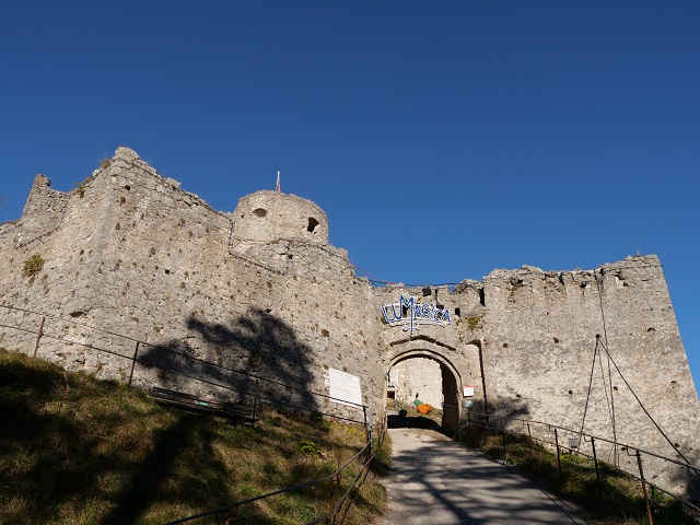 Eingang zur Burgruine Ehrenberg