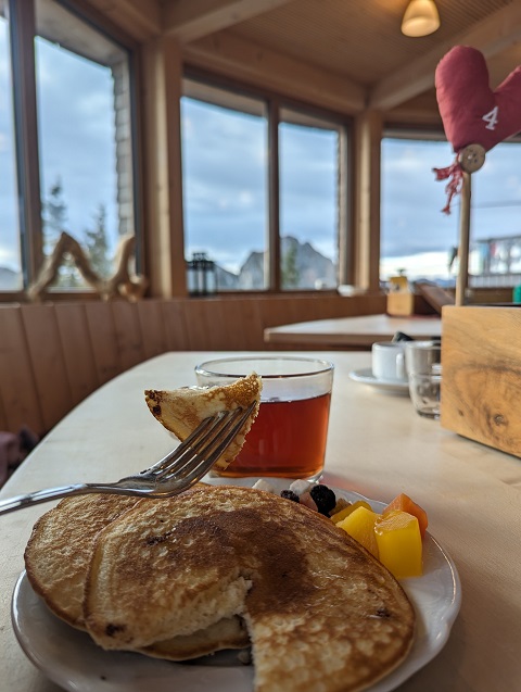 Frühstück in der Ostlerhütte